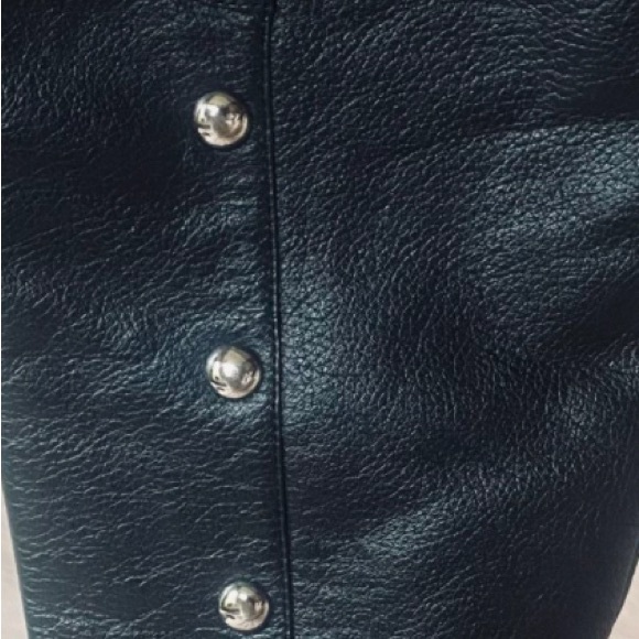 MICHAEL KORS
Black Leather Tall Carney
Studded
Riding Boots
Beautiful Condition - Picture 3 of 7